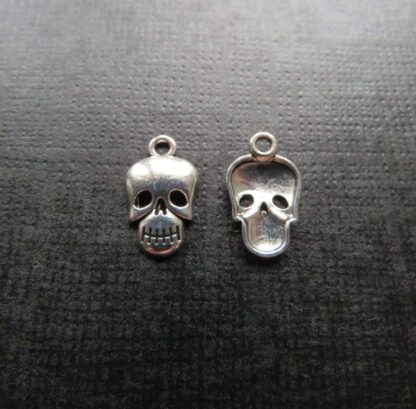 Skull Charm – Antique Silver – 16x10mm