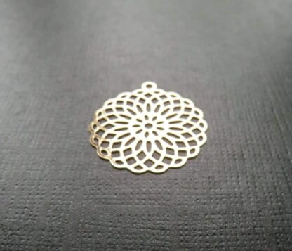 Filigree Round Pendant – Gold Plated – 30x27mm