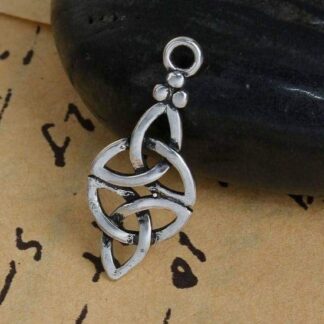 Trinity Knot Pendant – Silver Plated Copper – 27x20mm