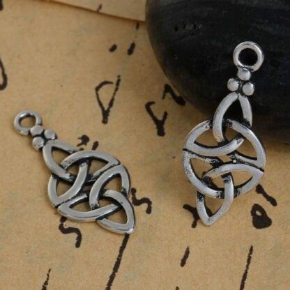 Double Trinity Knot Pendant – Silver Plated Copper – 27x11mm