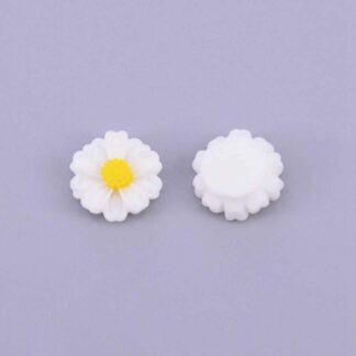 Resin Flower Cabochon – White – 10mm